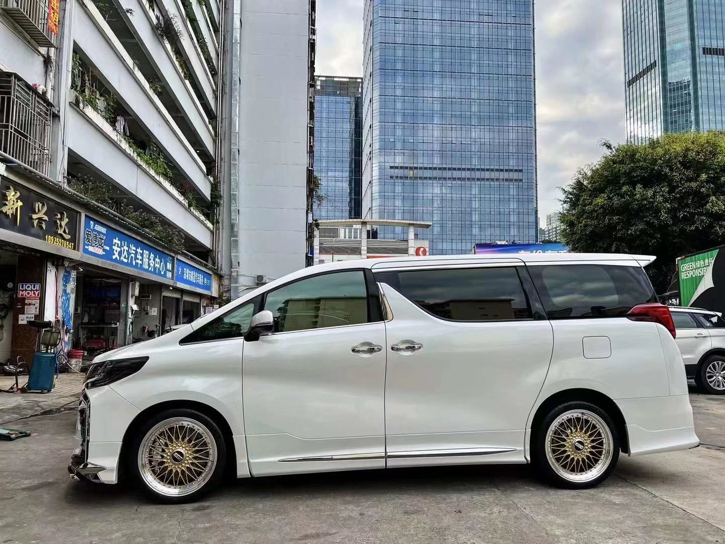 埃爾法，換日本BBS SUPER RS 20寸