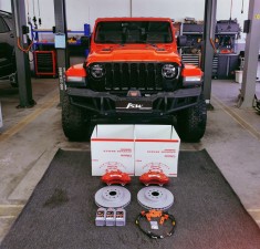 JEEP角斗士剎車改裝銳迪凡六活塞剎車套件