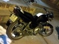 鈴木en125碳纖紙黑白拼色改裝 (30)