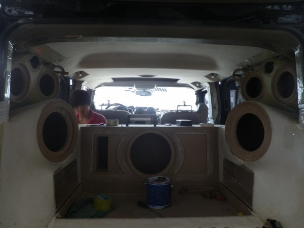 悍馬音響改裝——悍馬汽車(chē)音響改裝悍馬H2改裝音響 汽車(chē)內(nèi)室改裝