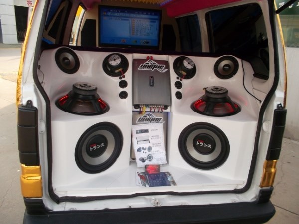 汽車(chē)音響改裝 重金打造黃金小面 面包車(chē)改裝音響