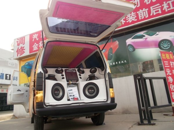 汽車(chē)音響改裝 重金打造黃金小面 面包車(chē)改裝音響
