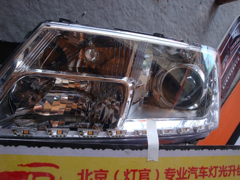 道奇酷威改裝雙透鏡氙氣燈