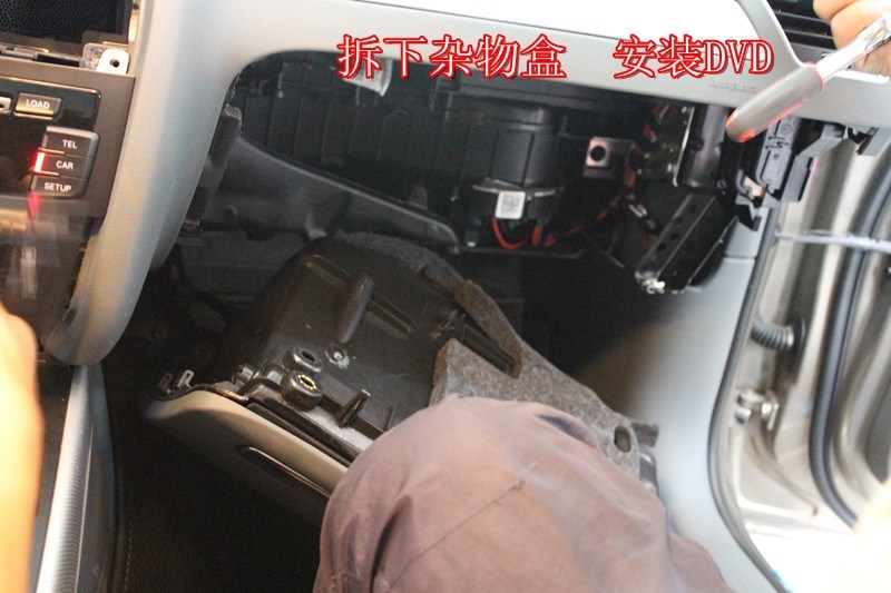 昆明車美樂 奧迪A4L改裝卡仕達領(lǐng)航DVD導(dǎo)航
