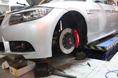 寶馬325改裝18寸輪轂 / 避震 / AP剎車 / 雙邊四出排氣