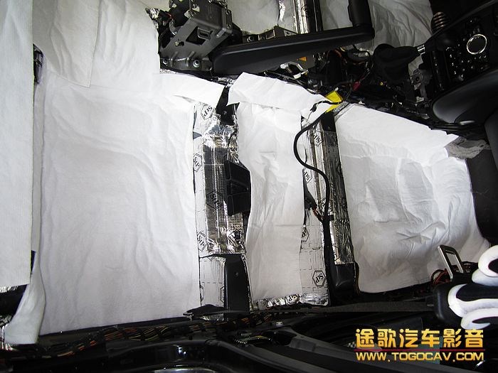 佛山音響改裝·途歌汽車(chē)影音：MINI全車(chē)俄羅斯STP隔音