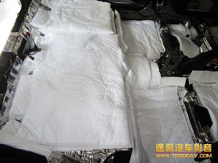 佛山音響改裝·途歌汽車(chē)影音：MINI全車(chē)俄羅斯STP隔音