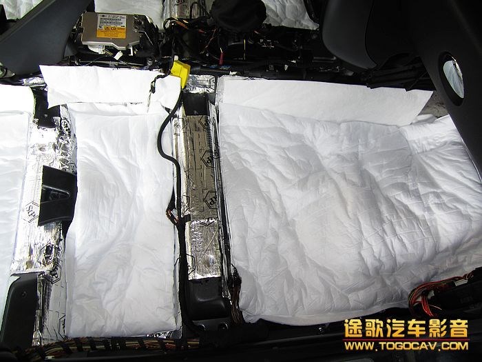 佛山音響改裝·途歌汽車(chē)影音：MINI全車(chē)俄羅斯STP隔音