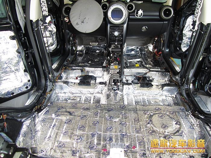 佛山音響改裝·途歌汽車(chē)影音：MINI全車(chē)俄羅斯STP隔音