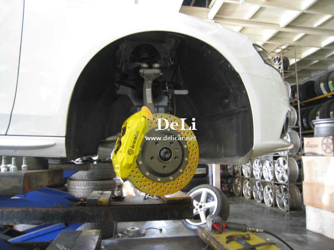 大連德利汽車改裝奧迪A4L改裝Brembo鮑魚剎車