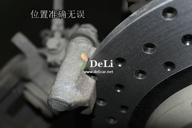 大連改裝店奧迪A4前后升級(jí)UPSOAR剎車套裝作業(yè)圖