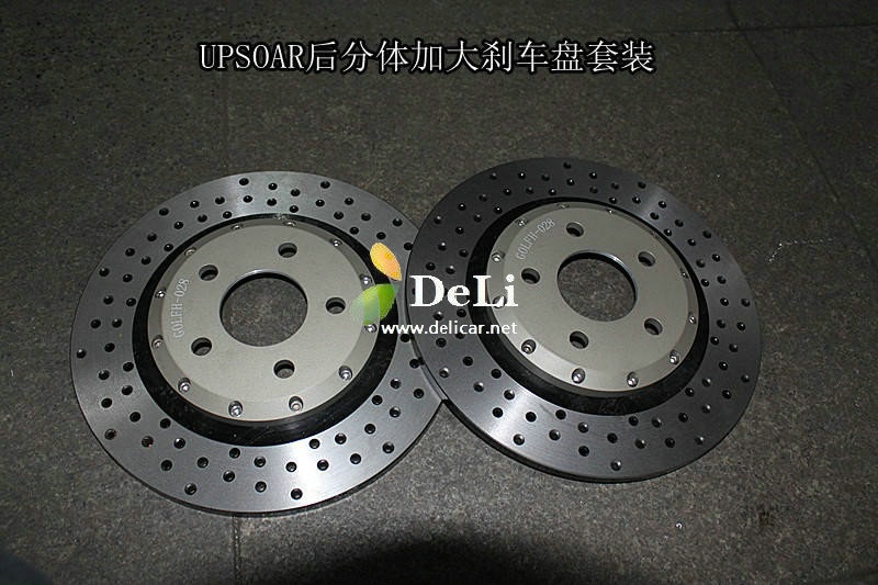 大連改裝店奧迪A4前后升級(jí)UPSOAR剎車套裝作業(yè)圖