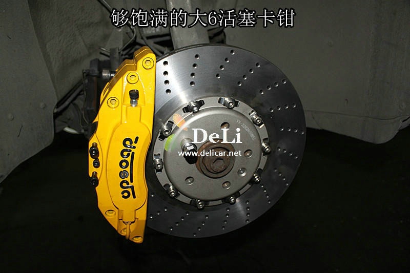 大連改裝店奧迪A4前后升級(jí)UPSOAR剎車套裝作業(yè)圖