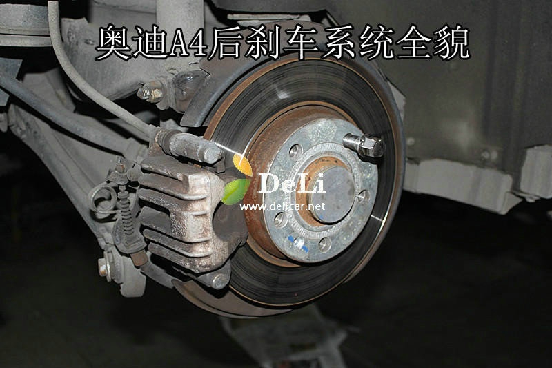 大連改裝店奧迪A4前后升級(jí)UPSOAR剎車套裝作業(yè)圖
