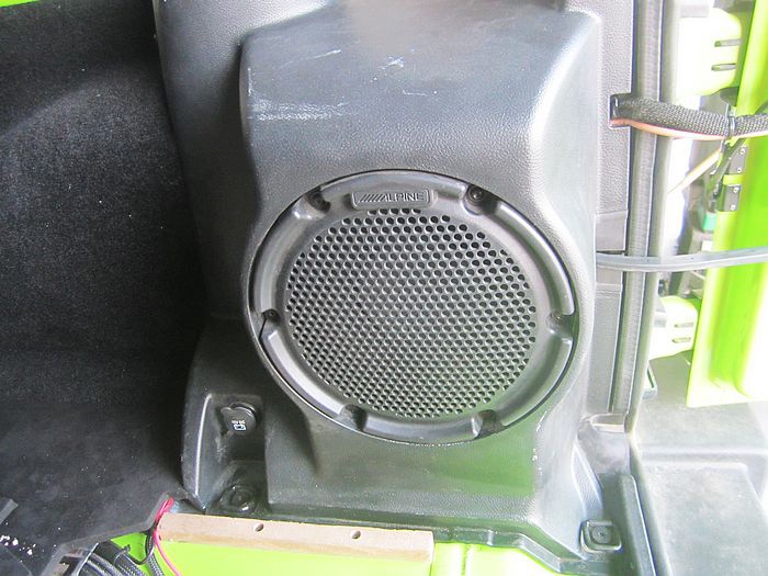 佛山音響改裝 途歌汽車影音：牧馬人音響升級改裝  越野旅途不再沉悶