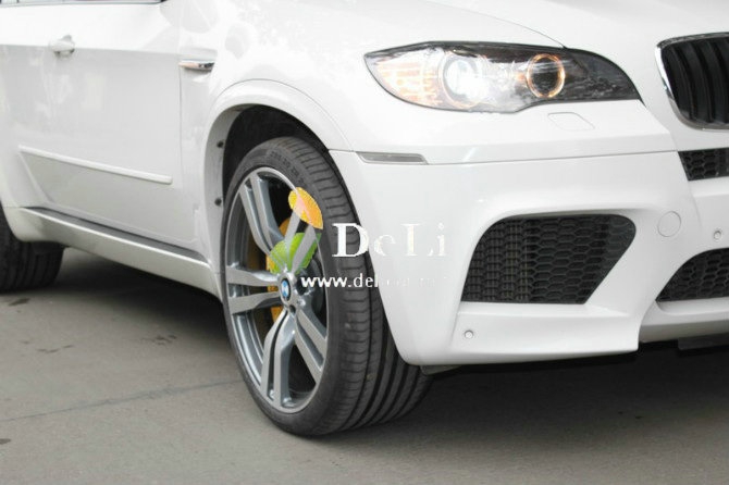 大連改裝汽車寶馬X5M升級(jí)brembo剎車輪圈和排氣