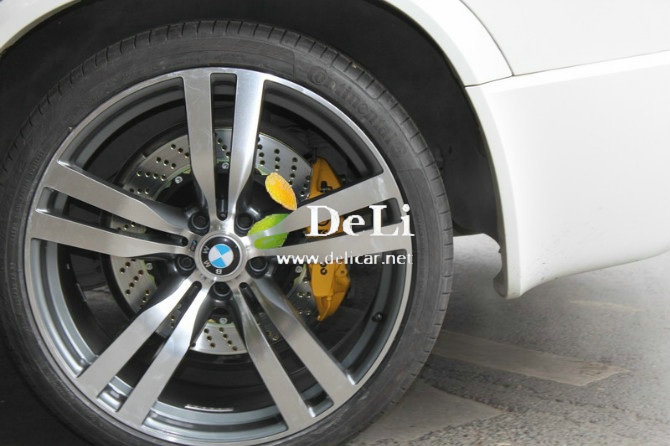 大連改裝汽車寶馬X5M升級(jí)brembo剎車輪圈和排氣