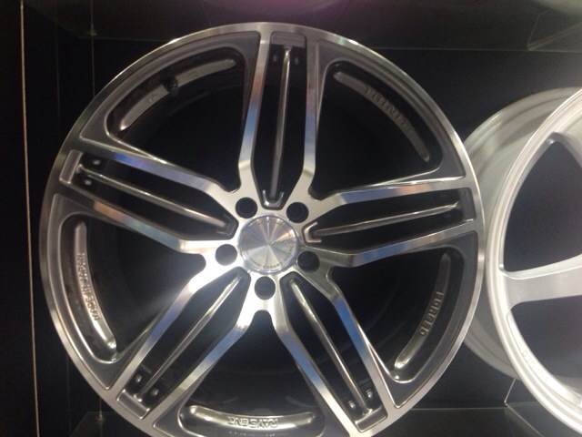RAYS、VOLK、TRlNlT