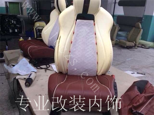 呼嘯而來——阿斯頓馬丁內(nèi)飾定制勁爆現(xiàn)車震撼呈現(xiàn)中