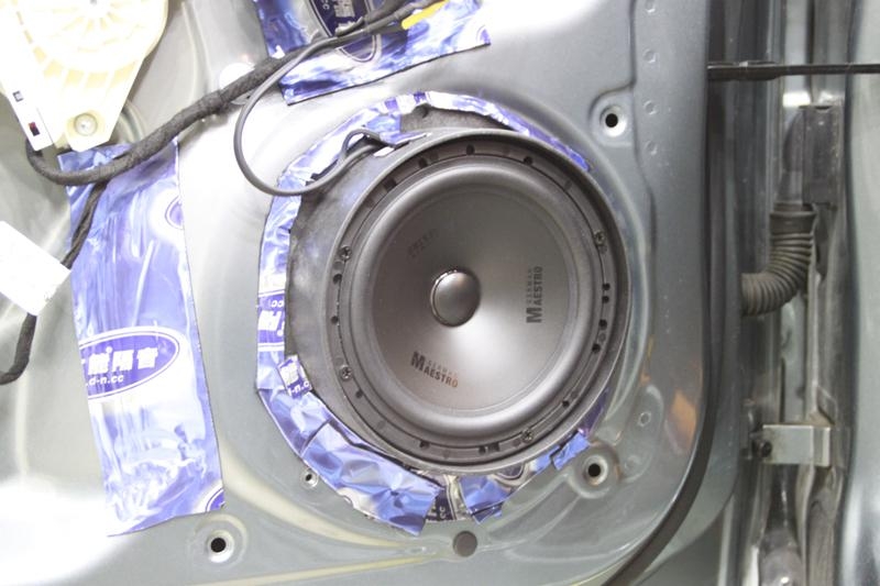 成都華濤奧迪A4L汽車音響改裝曼斯特和大能隔音