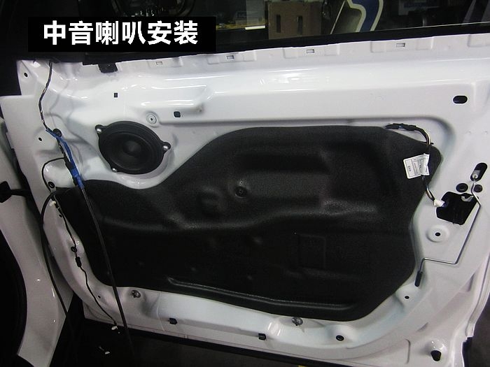 寶馬X3無損安裝英國Baf寶馬專車專用喇叭