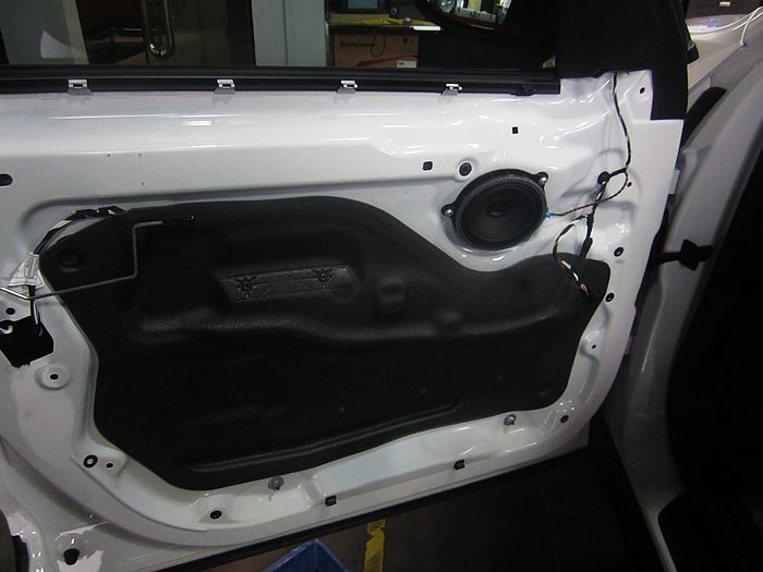 寶馬X3無損安裝英國Baf寶馬專車專用喇叭