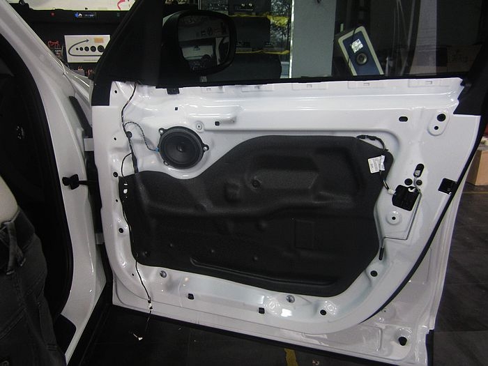 寶馬X3無損安裝英國Baf寶馬專車專用喇叭