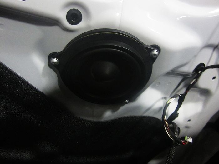 寶馬X3無損安裝英國Baf寶馬專車專用喇叭