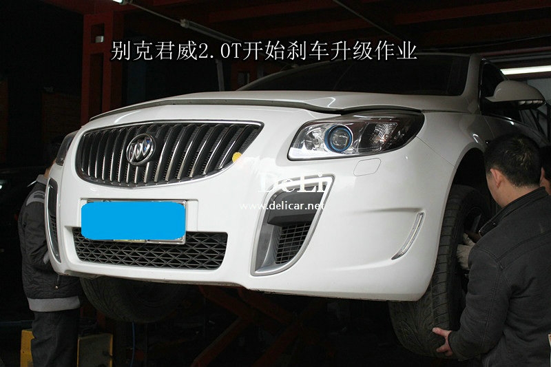 大連德利汽車改裝君威GS2.0T換裝UPSOAR前剎車套裝作業(yè)