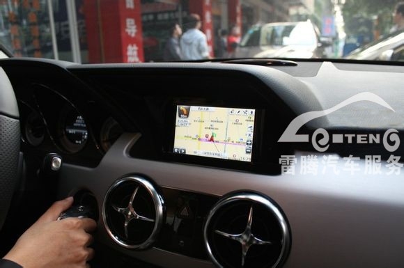 奔馳GLK300原車屏幕升級導(dǎo)航,深圳奔馳專業(yè)安裝倒車影像,原車屏幕升級改導(dǎo)航