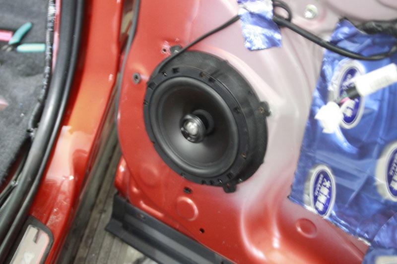 成都華濤豐田RAV4汽車音響改裝升級曼斯特和全車大能隔音