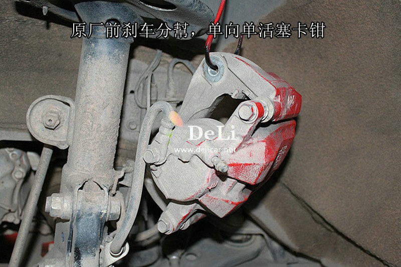 大連德利汽車(chē)改裝豐田RAV4升級(jí)UPSOAR前剎車(chē)套裝作業(yè)圖