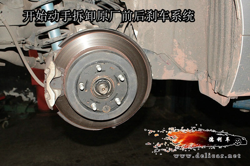 大連德利汽車改裝新銳志改裝UPSOAR前后剎車套裝作業(yè)圖