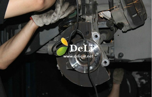 大連德利汽車改裝君威2.4換裝UPSOAR4P280-355MM剎車套裝