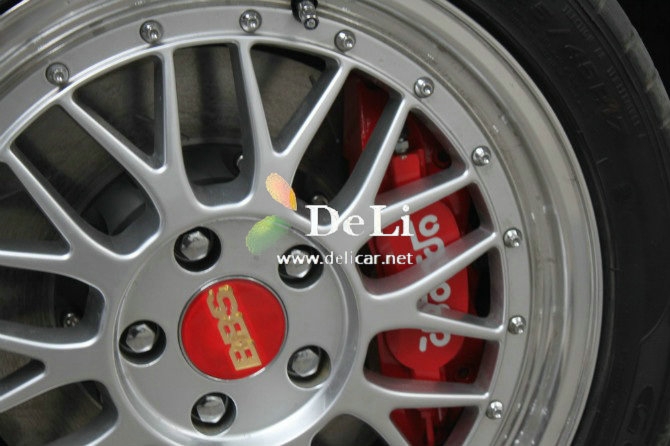 大連德利汽車改裝速騰改裝UPSOAR前后剎車套裝作業(yè)