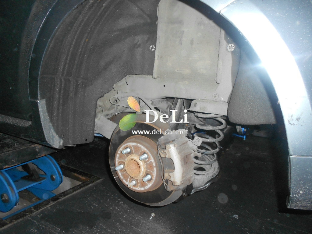 大連德利汽車(chē)改裝?？怂垢腂12避震愛(ài)巴赫防傾桿