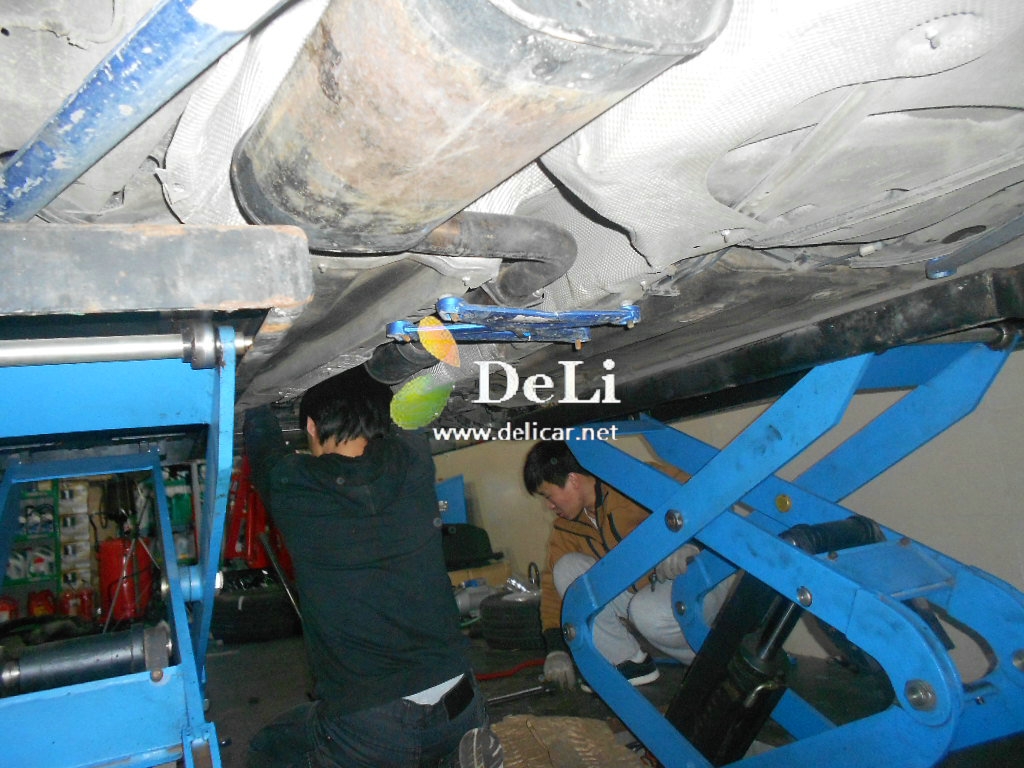 大連德利汽車(chē)改裝?？怂垢腂12避震愛(ài)巴赫防傾桿