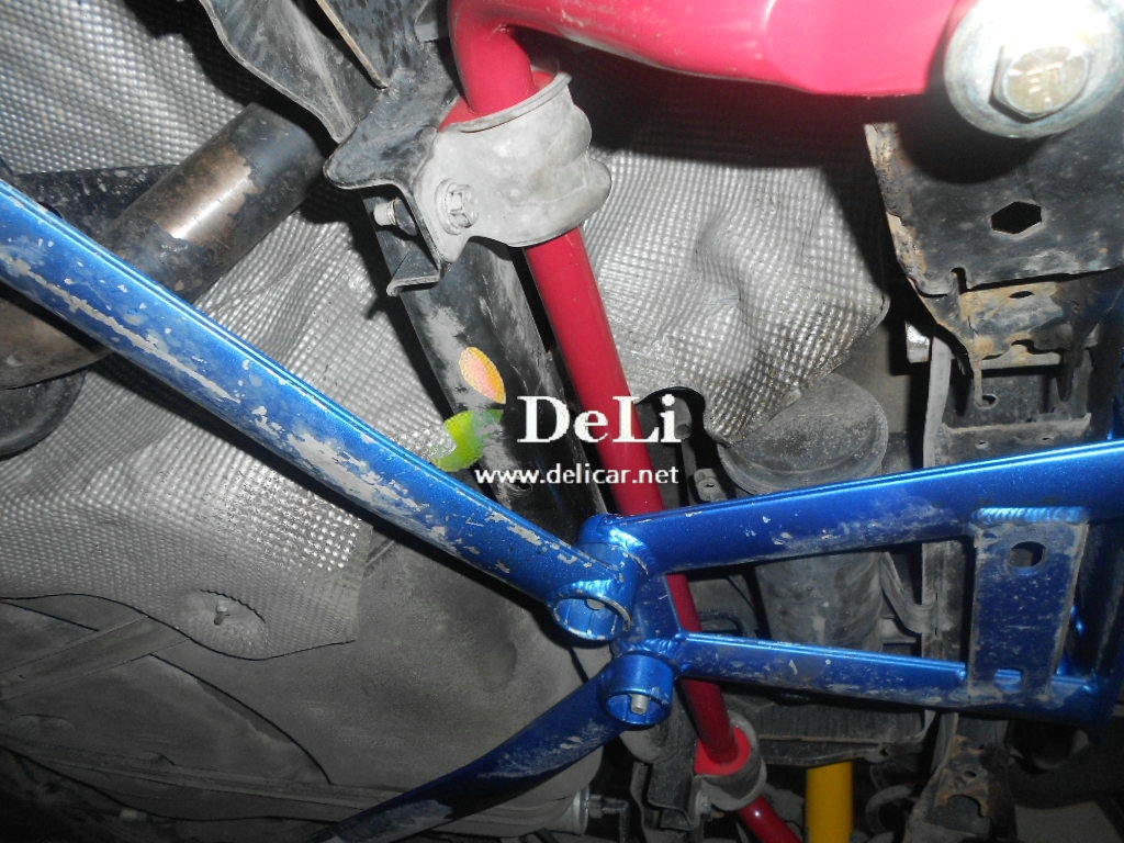 大連德利汽車(chē)改裝?？怂垢腂12避震愛(ài)巴赫防傾桿
