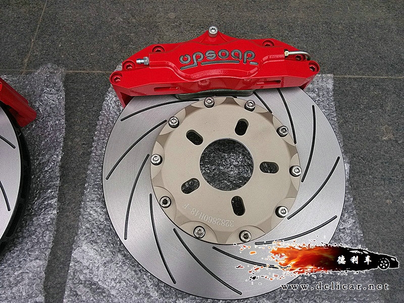 大連德利汽車改裝歐寶特安裝前后UPSOAR剎車套裝作業(yè)圖