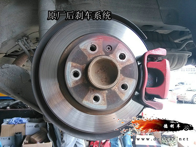 大連德利汽車改裝歐寶特安裝前后UPSOAR剎車套裝作業(yè)圖