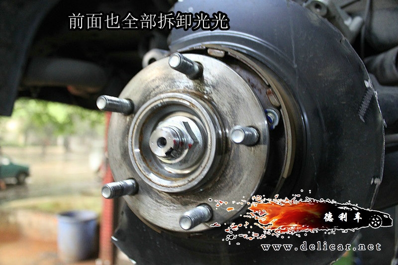 大連德利汽車改裝勁炫安裝UPSOAR前后剎車套裝作業(yè)