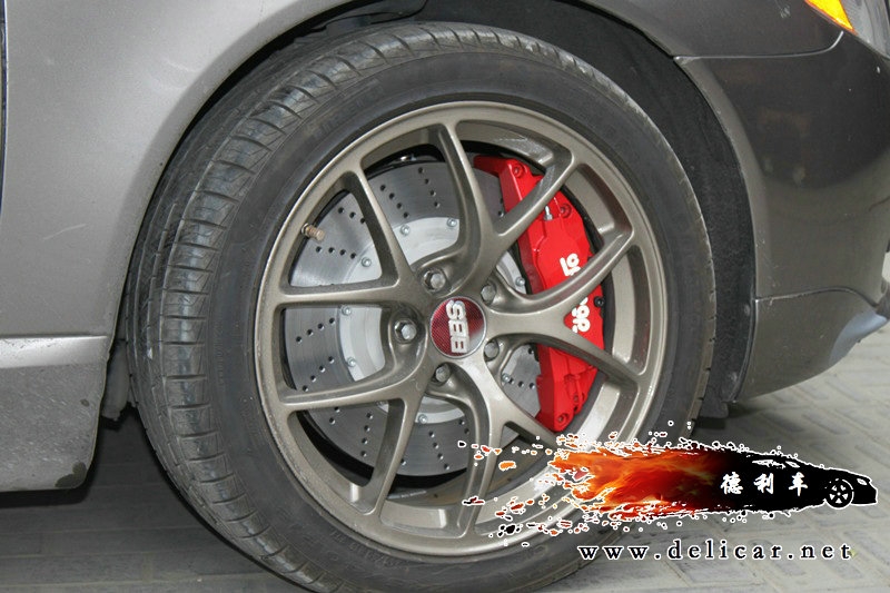 大連德利汽車改裝S80L改裝UPSOAR前后剎車套裝作業(yè)圖