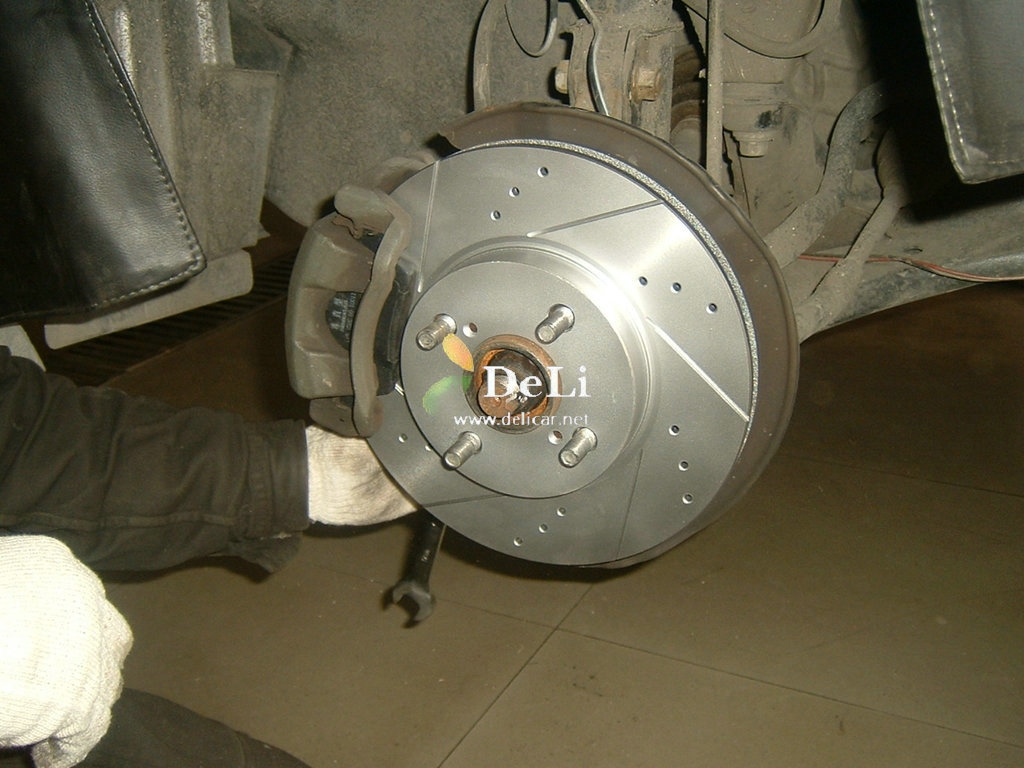 大連德利汽車改裝樂風（頂吧，剎車盤，輪轂）