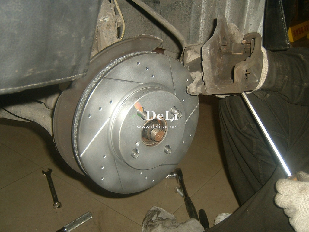 大連德利汽車改裝樂風（頂吧，剎車盤，輪轂）