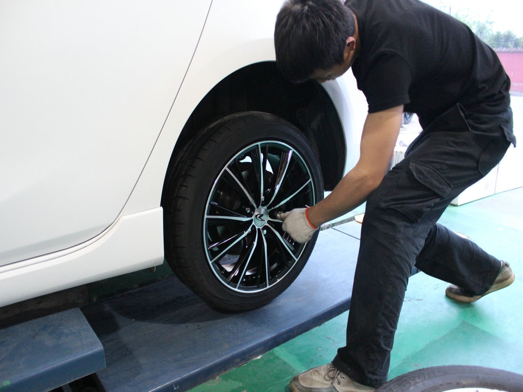 【車鎮(zhèn)改裝】馬自達(dá)改裝輪轂