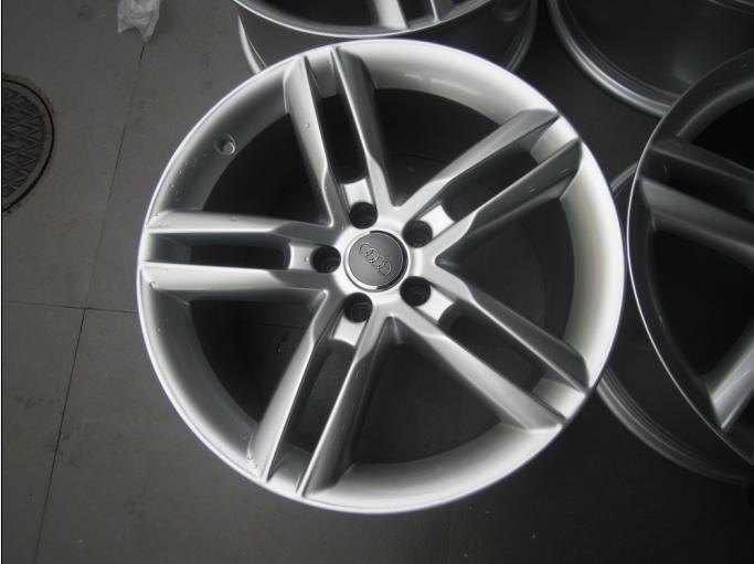 奧迪 S5，原裝， 19寸寸，現(xiàn)貨