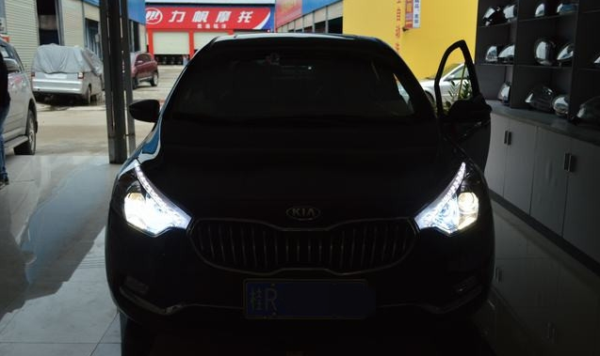 起亞K3大燈改裝雙光透鏡 加裝氙氣燈 綠色惡魔眼