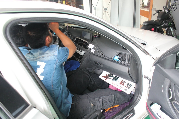 【車鎮(zhèn)改裝】320升級(jí)手寫(xiě)大旋鈕、NBT主機(jī)、倒車影像