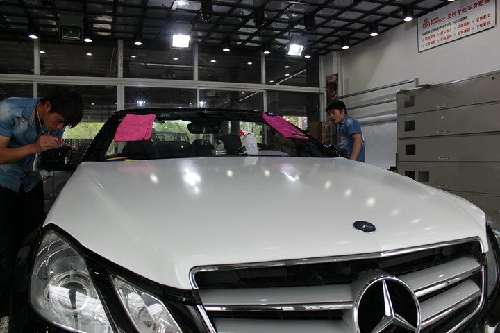 【車鎮(zhèn)改裝】奔馳E260車身貼膜