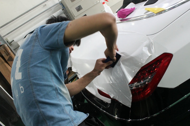 【車鎮(zhèn)改裝】奔馳E260車身貼膜